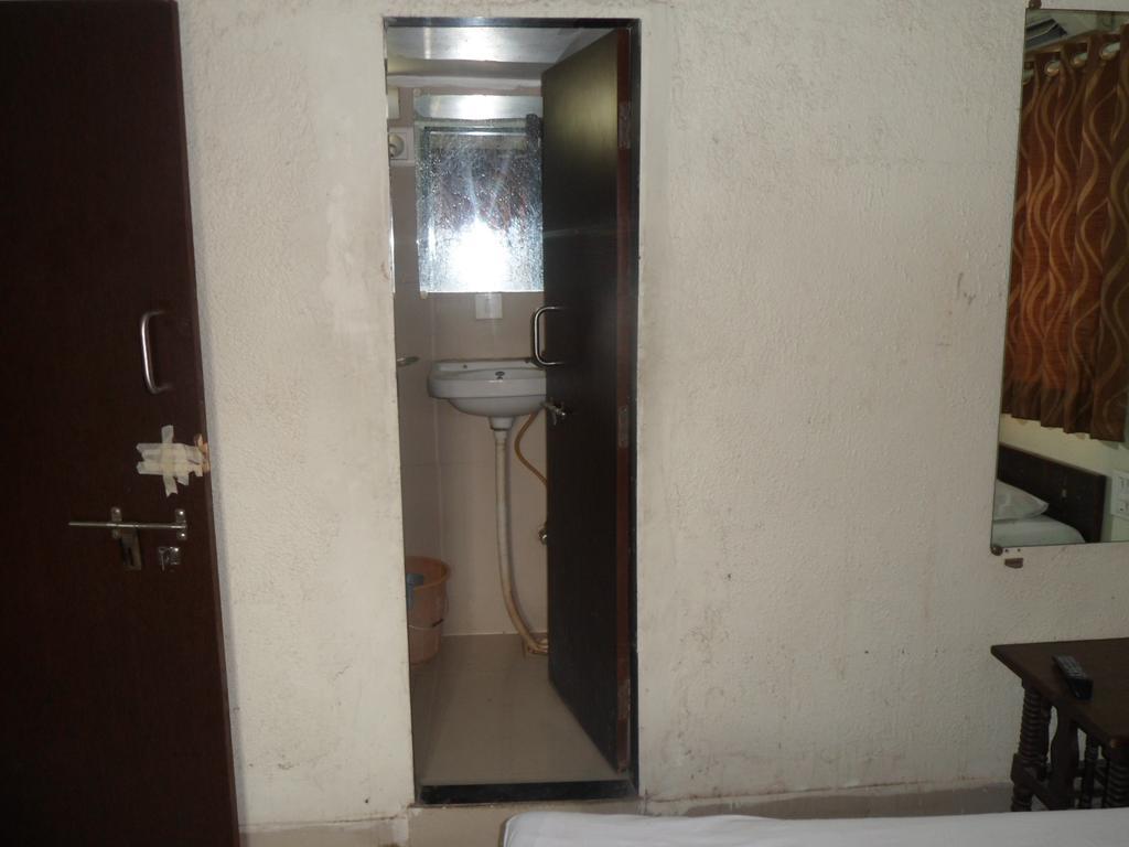 Hotel Atithi Ahmedabad Eksteriør billede